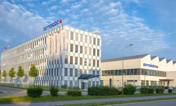 Fassade Umbau Dormakaba Rümlang